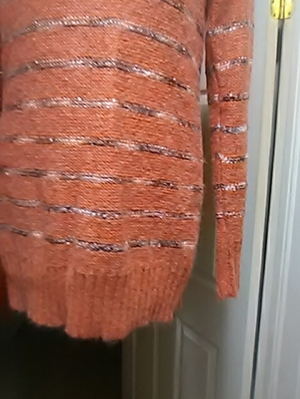 💲4⃣▶▶Cozy Orange Peach PRETTY 🎈V-Neck Women’s Sweater with Metallic Stripe - Picture 4 of 7
